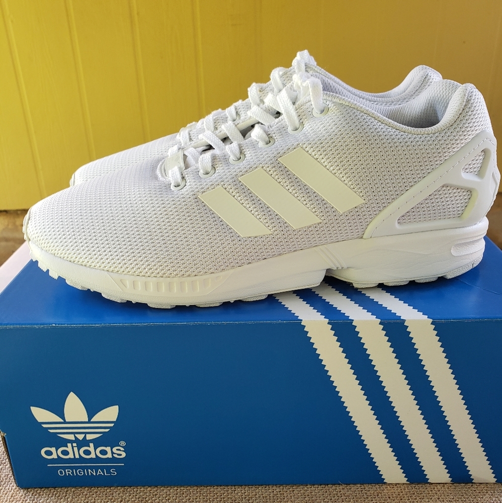 Mens athletic shoes